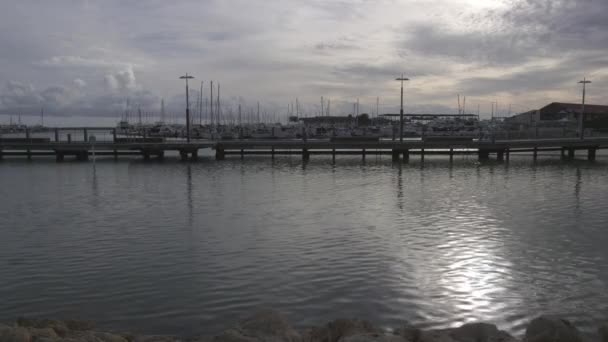 Segelbåtar Förtöjda Vid Hillarys Båthamn Perth Västra Australien — Stockvideo