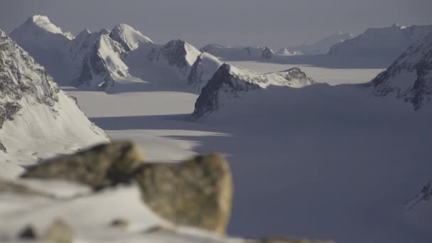 Alaska Kar Tepeli Dağlar Büyük Görkemli Tepeler — Stok video