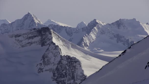 阿拉斯加白雪覆盖的高山 宏伟雄伟的山脊 — 图库视频影像