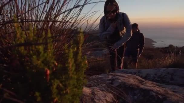 Personas Caminando Cima Table Mountain Ciudad Del Cabo Sudáfrica Cámara — Vídeo de stock