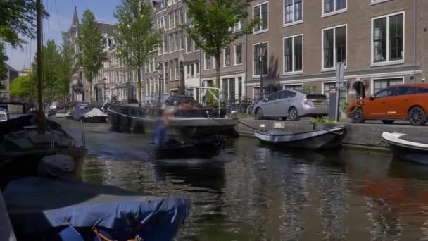 Boot Auf Den Grachten Alt Amsterdam Von Der Seite — Stockvideo