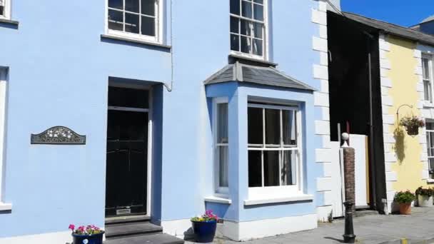 英国威尔士Aberaeron Pan明亮的彩绘房屋视图 — 图库视频影像