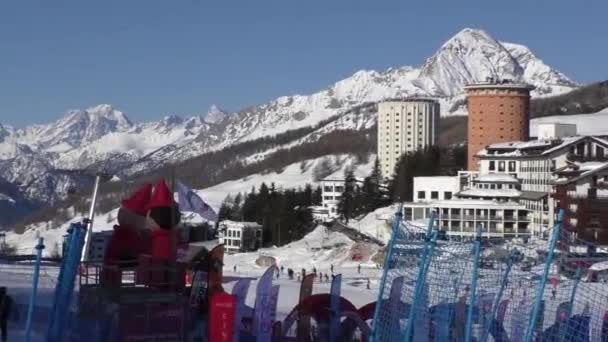 Panorama Hivernal Des Alpes Village Sestrière Italie Ensoleillé Statique — Video