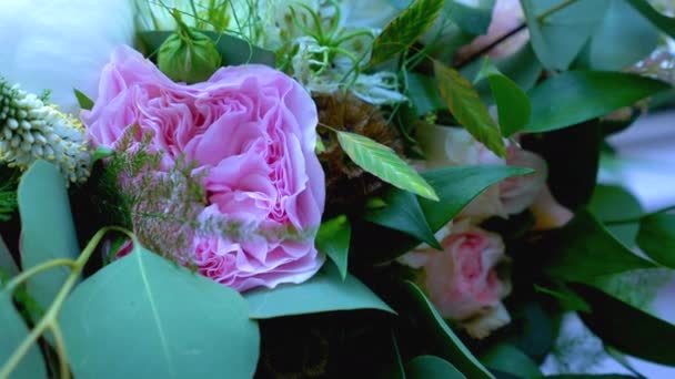 Közelkép Egy Gyönyörű Esküvői Csokor Virágról — Stock videók