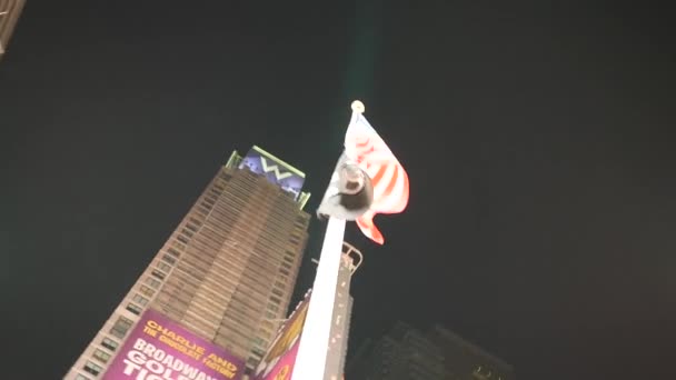 Bandeira Acenando Vezes Quadrado — Vídeo de Stock