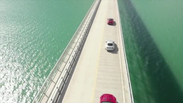 Porsches Estão Atravessando Uma Ponte Idaho — Vídeo de Stock