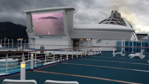 Filmaufnahmen Einer Kreuzfahrt Vom Schiff Aus — Stockvideo