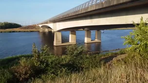 Boote Unter Der Brücke Den Niederlanden — Stockvideo