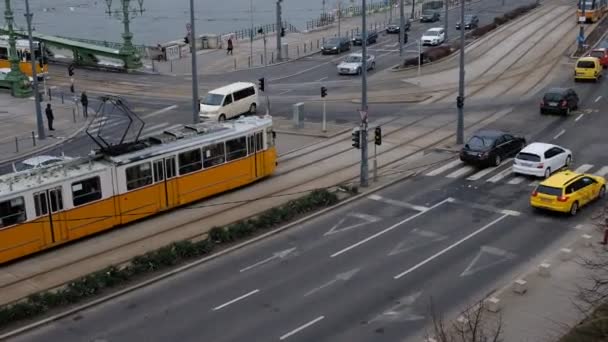 Ходьба Вулицях Міста Будапешт — стокове відео