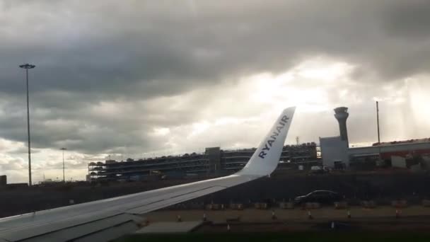 Timelapse Boeing 737 Luton Airport — Stock video