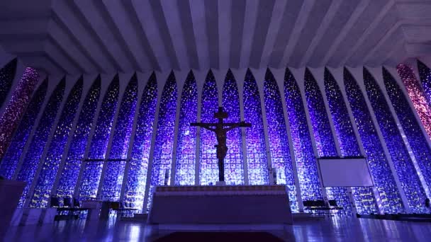 Amplio Ángulo Tiro Mirando Cristo Crucifijo Altar Dentro Iglesia Dom — Vídeos de Stock