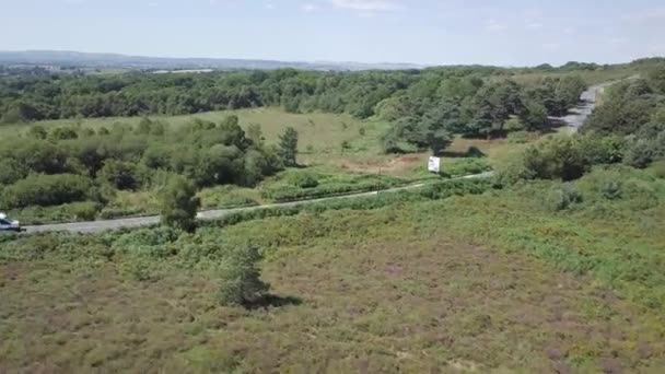Vliegen Gemeenschappelijk Land Landweg Nabij Woodbury Dorp Het Engelse Graafschap — Stockvideo