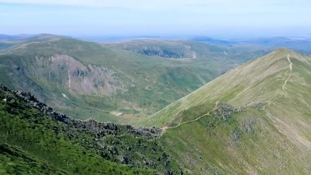 Englands Una Las Caminatas Más Favoritas Helvellyn Vía Swirral Edge — Vídeos de Stock