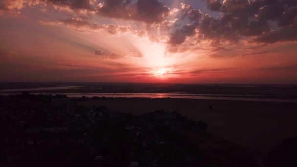マーシー島上空の夏の日没のドローン映像 Essex — ストック動画