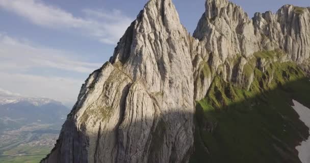 ザクサー ルッケの壮大なスイスアルプスの山々の空中写真 — ストック動画