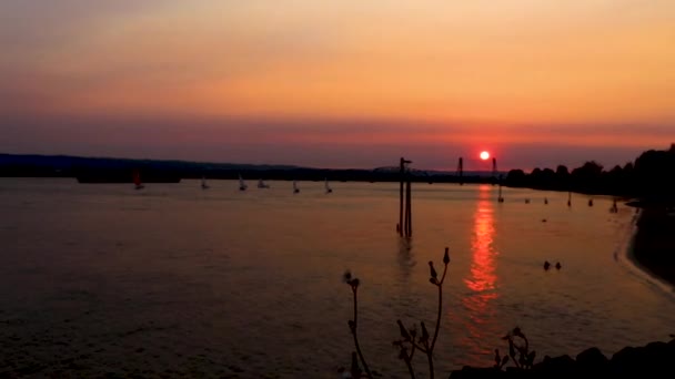 日没時のコロンビア川 — ストック動画