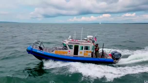 Barnstable County Sheriff Boat Speeding Ocean Waves — Stock video