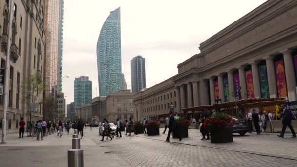 Dojeżdżający Zwolnionym Tempie Przed Stacją Union Centrum Toronto Mieszkaniem Tle — Wideo stockowe