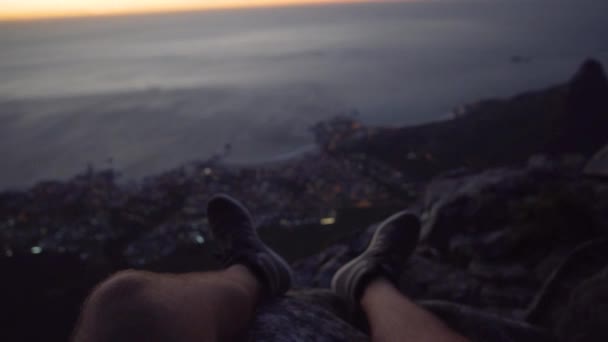 View Cape Town Atlantic Ocean Night Table Mountain Mans Feet — Stock Video