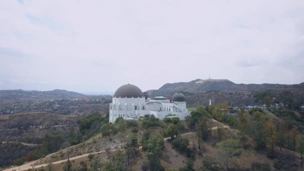 Aerial View Griffith Observatory Hollywood Sign Background — Stock Video