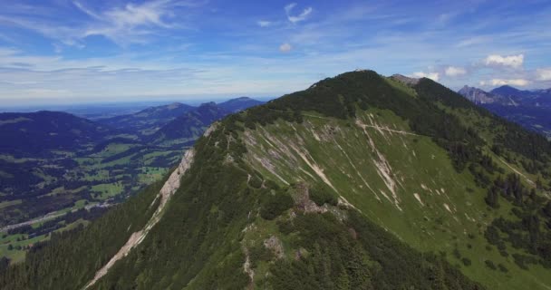 Disparo Dron Alrededor Pico Montaña Los Alpes Del Sur Alemania — Vídeos de Stock