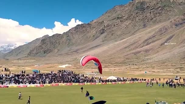 Gleitschirmfliegen Shandur Pakistan — Stockvideo