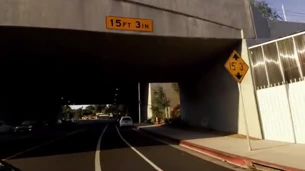 Tiro Constante Condução Através Túnel Local Bairro Suburbano — Vídeo de Stock