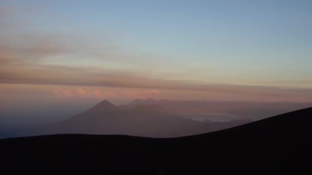 Zonsopgang Vulkaan Acatenango — Stockvideo