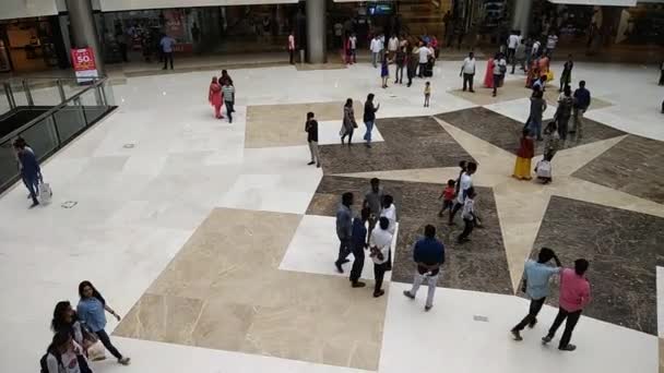 Video Interior Mano Del Centro Comercial Donde Gente Está Utilizando — Vídeos de Stock