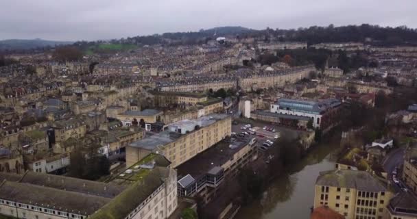 Luftaufnahme Des Flusses Avon Der Richtung Wohngebiet Bath Und Reihen — Stockvideo