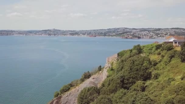 Güzel Torquay Ngiltere Deki Kayalıklardan Sahil Şeridinden Uzaklaşın — Stok video