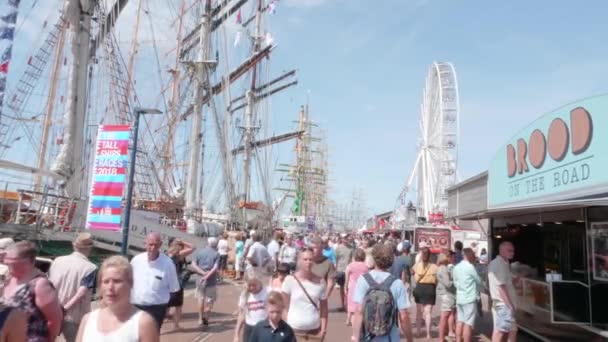 Las Multitudes Las Carreras Barcos Altos 2018 Harlingen — Vídeo de stock