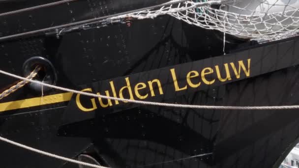 Close Shot Gulden Leeuw Sign Gulden Leeuw Tall Ship Vysoké — Stock video