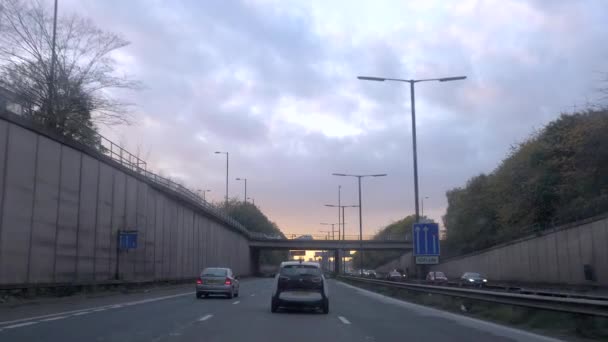 Viajando Por Carretera Atardecer Hermosa Puesta Sol Conducir Cámara Lenta — Vídeos de Stock