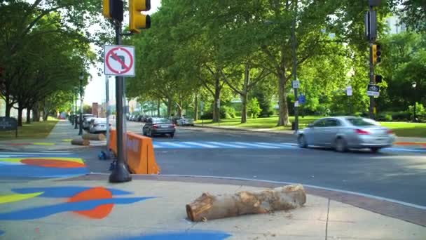 Benjamin Franklin Parkway Convierte Parque Para Verano — Vídeo de stock