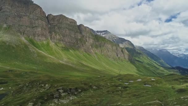 Veduta Aerea Del Passo San Bernadino Nelle Alpi Svizzere — Video Stock