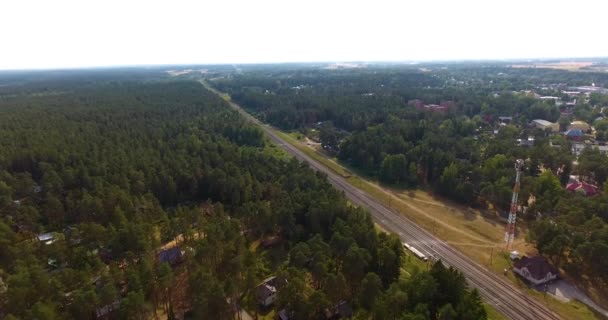 Spoorweg Naar Natuurlijke Oneindigheid Aan Kant Van Bomen — Stockvideo