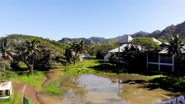 Drone Покинутий Sheraton Resort Ваймаанзі Раротонга Літає Вгору Земля Якій — стокове відео