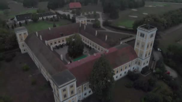 Vackert Slott Soluppgången Tidigt Morgonen Fint Landskap Sommaren — Stockvideo