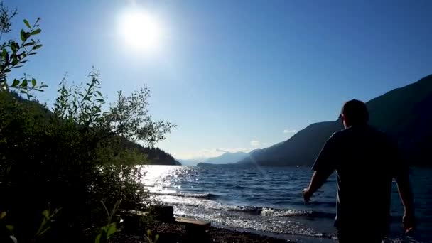 Západ Slunce Nad Jezerem Kanadě Osoba Při Pohledu Západ Slunce — Stock video