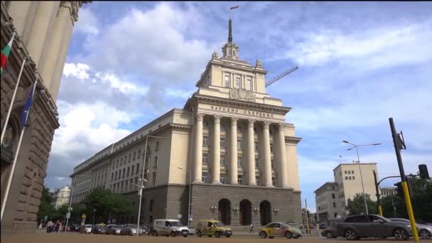 索菲亚市中心的一些标志性建筑 包括19世纪宏伟的建筑 共产主义建筑和古代遗址 — 图库视频影像