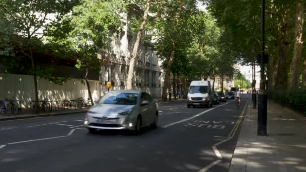 Ciclistas Tráfico Por Carretera Millbank Westminster Londres — Vídeo de stock