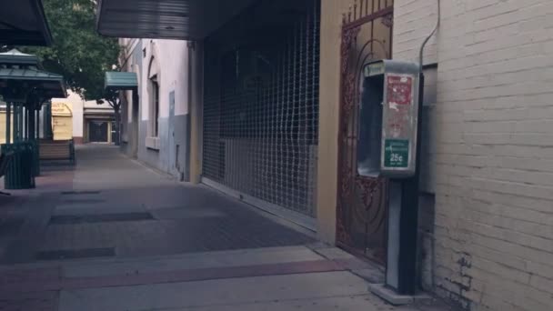 Şehirde Bir Sokak Telefonu — Stok video