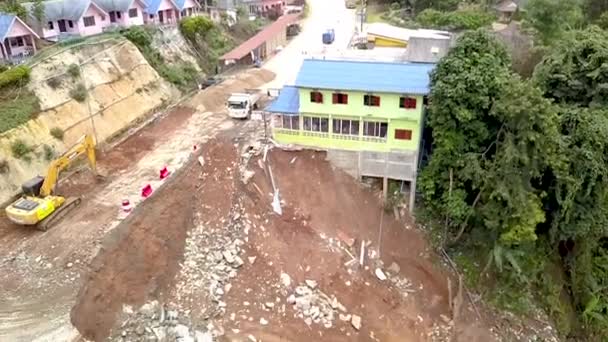 Landverschuiving Bij Puchi Far Provience Thailand Waardoor Verwoesting Van Huizen — Stockvideo