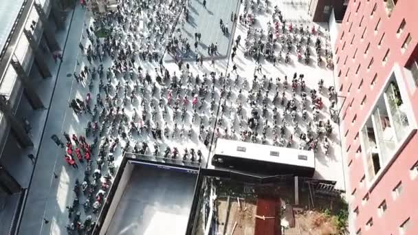Eine Menschenmenge Beim Start Des Distinguished Gentlemans Ride Gent Belgien — Stockvideo