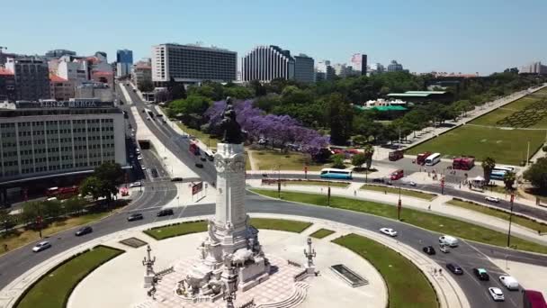 Drónfelvétel Egy Körforgalomról Lisszabonban Portugáliában Marques Pombal Szoborral Közepén Egy — Stock videók