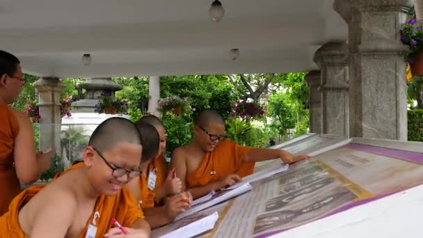 Junge Mönche Beim Training Tempel Bangkok Thailand — Stockvideo