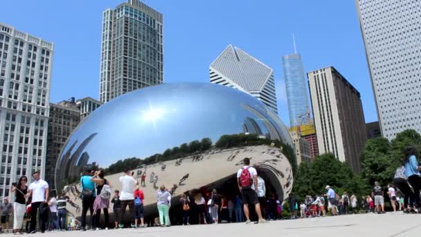 Reflexe Bean Chicagu Millennium Park Jako Turistický Dav Schází Krásný — Stock video