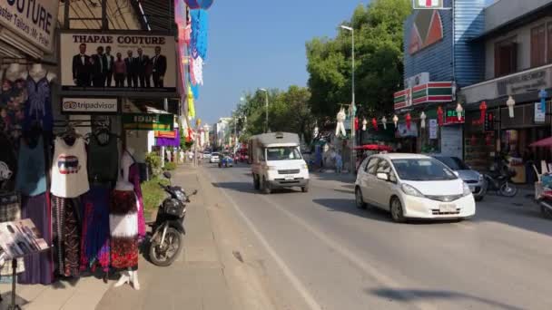 Auto Camion Che Passano Una Strada Chiang Mai Durante Una — Video Stock