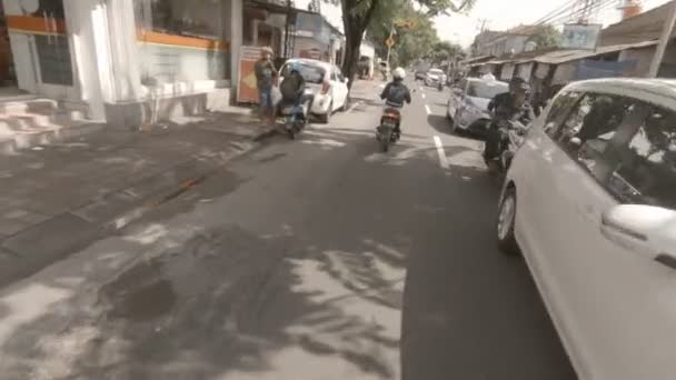 Pov乗馬スクーター休暇で高速道路でバリインドネシアの国側を通って — ストック動画